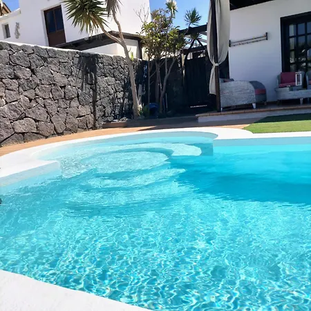 Lovely Kiluka Heated Pool Casa de Férias