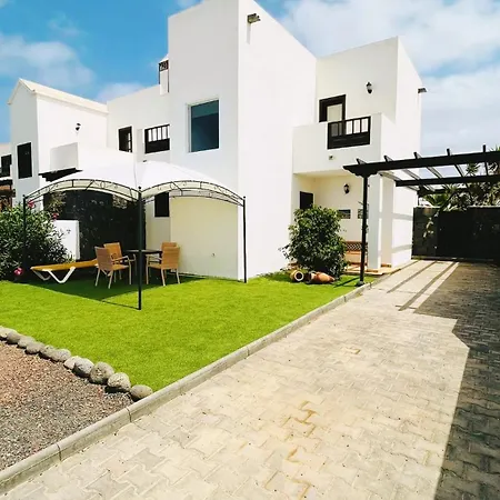 Lovely Kiluka Heated Pool * Playa Blanca (Lanzarote)